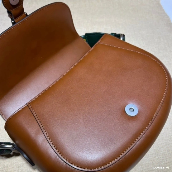 First bag ru with bag Gucci shoulder logo Small 0819